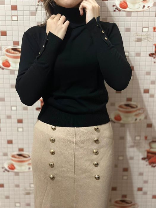 Қара жемпір және сәнді юбка бірге 7000 тг