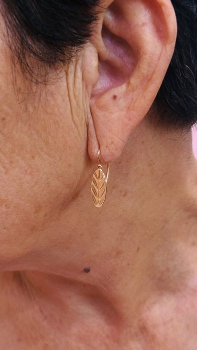 Золотые серьги 2,65 г – 160 000₸.