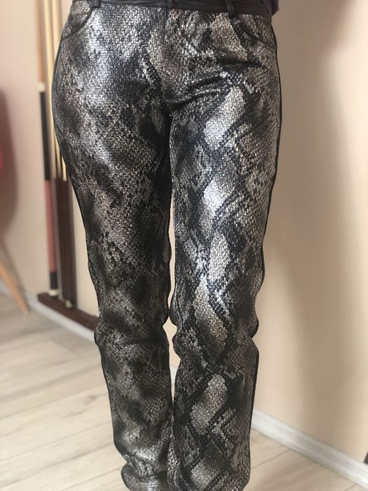 Pantaloni imitatie piele masura M