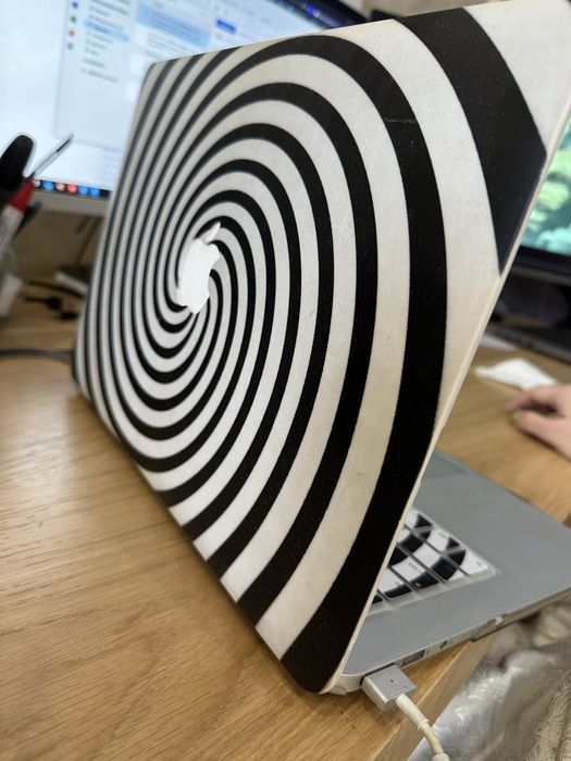 Продам мак айр 2012