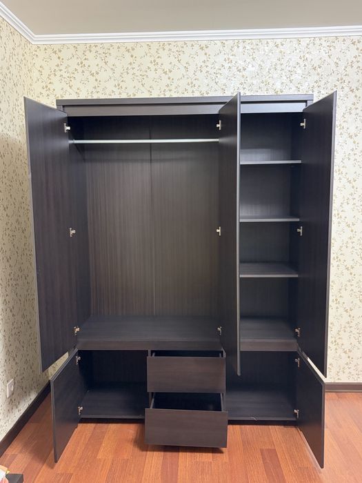 Продается черный шкаф