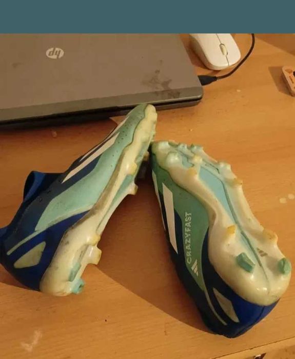 ghete de fotbal.