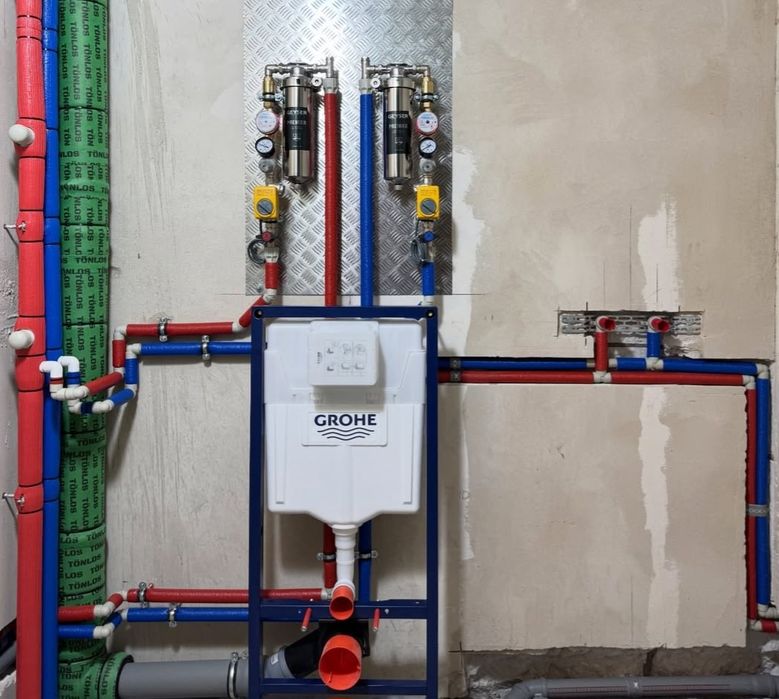 Сантехник,коммуникации.