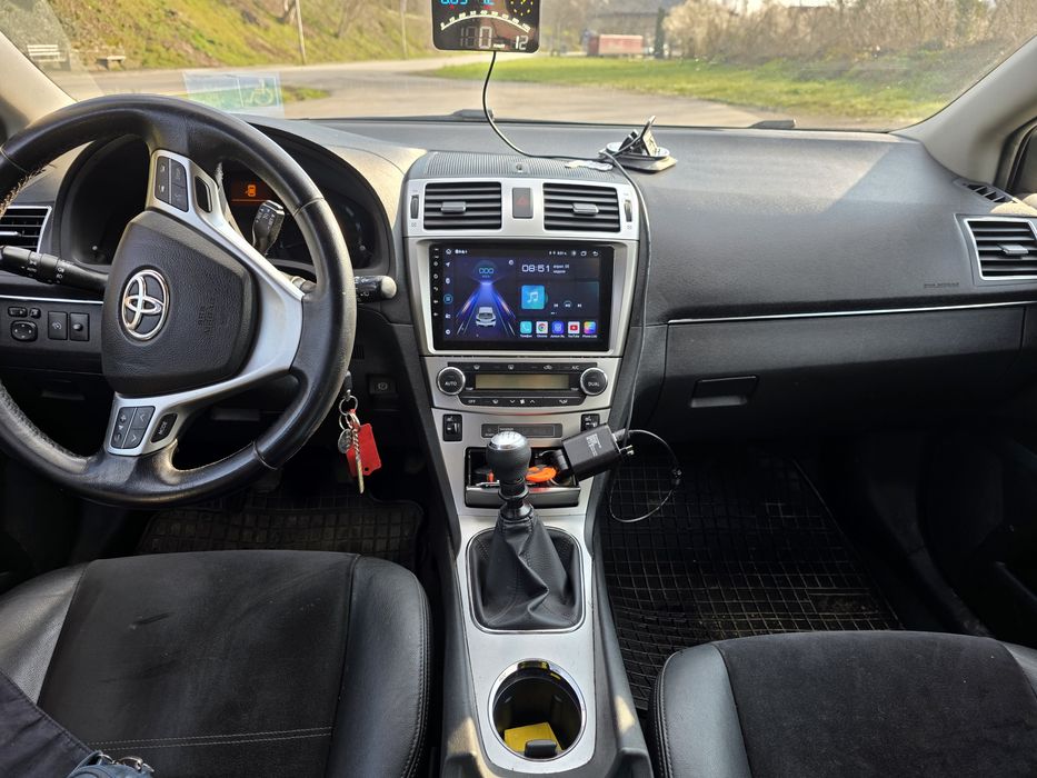 Продавам Тойота Авенсис