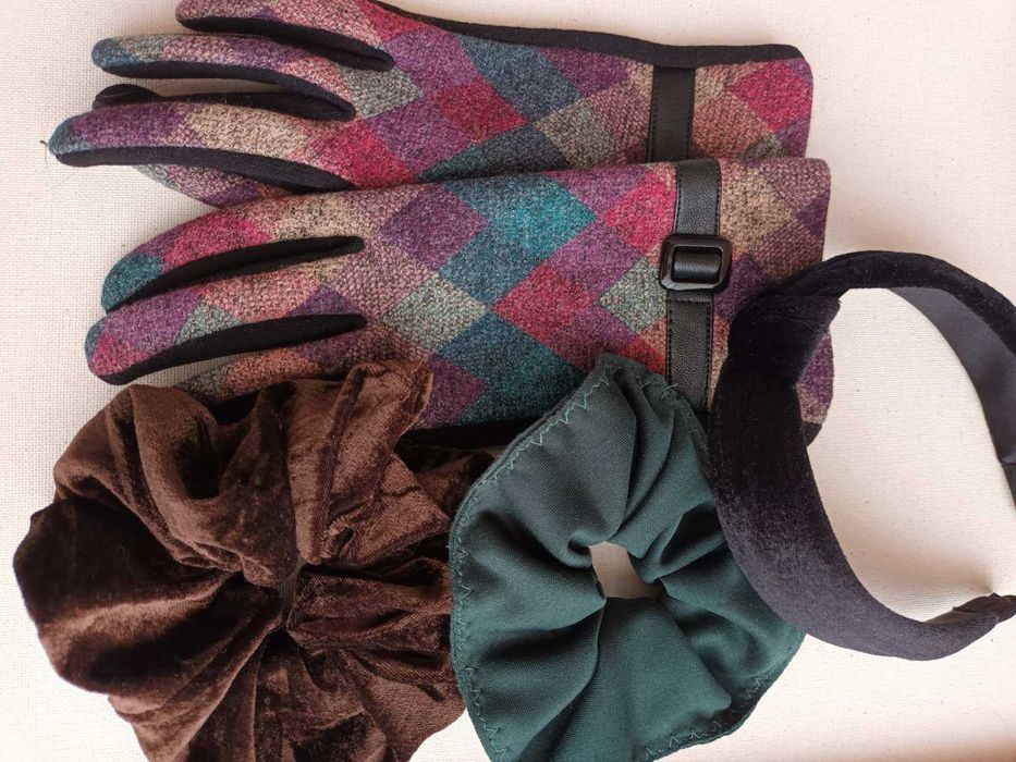 НОВ к-кт ръкавици с тъчскрийн функция, диадема и 2 скрънчита, Спиди