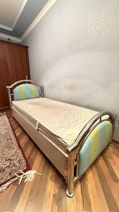 Кроват  б/у  , Железный