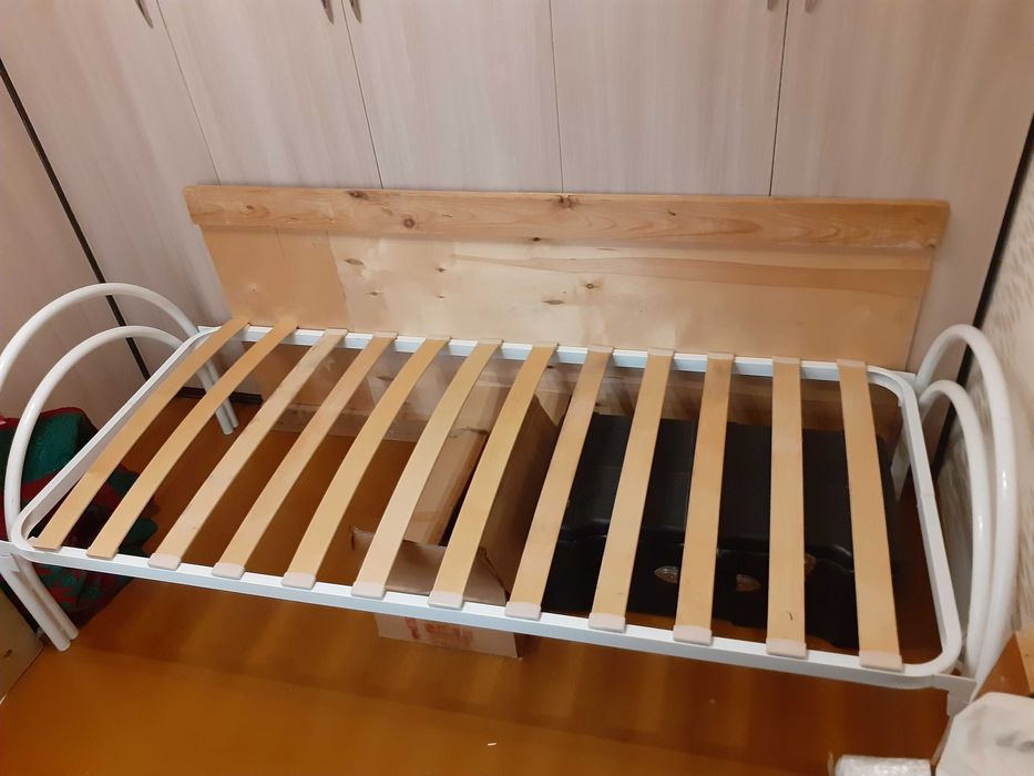 Металлическая кровать, каркас