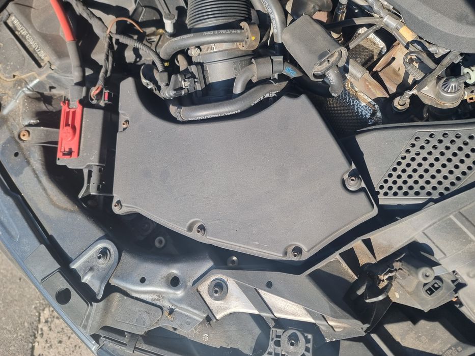 Carcasa filtru aer audi a4 a5 b9 2.0 TDI cod 8W0133835D