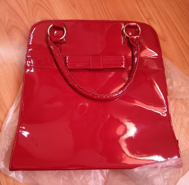 Чанта - лак, нова