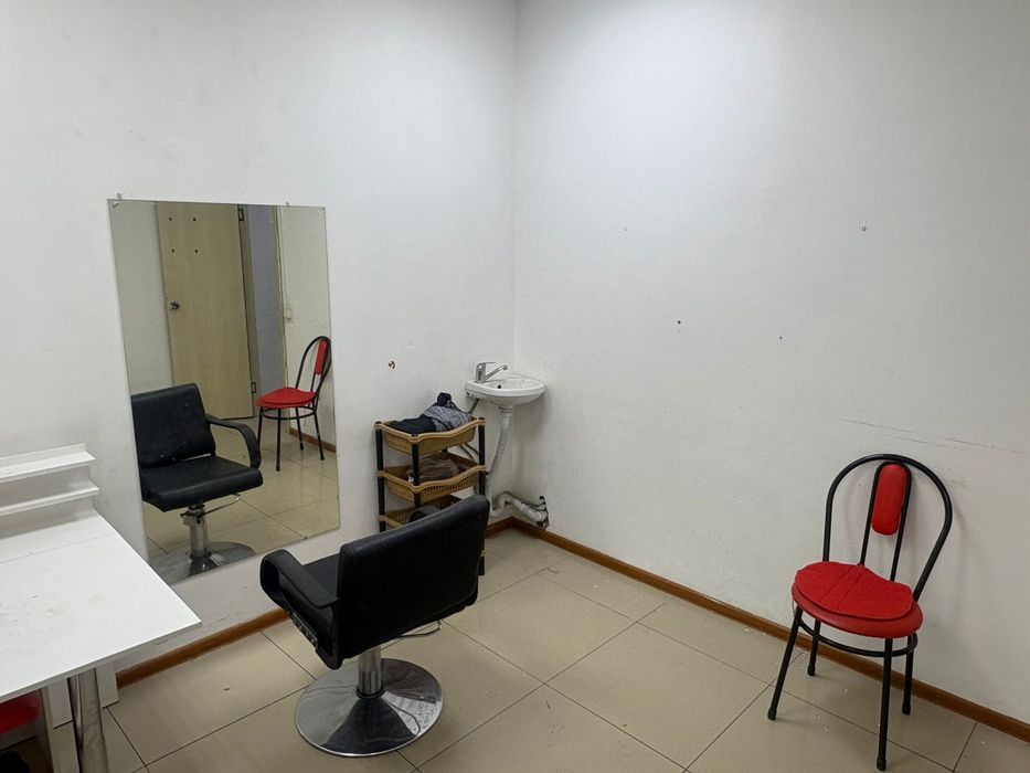 Сдается в аренду место в салоне