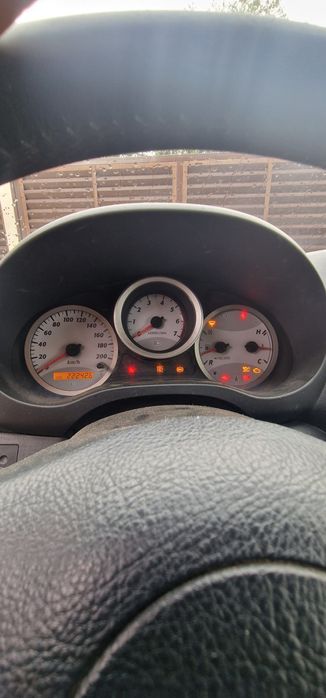 Продавам Toyota Rav 4