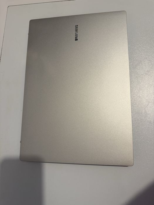 Лаптоп Samsung Galaxy Go нов