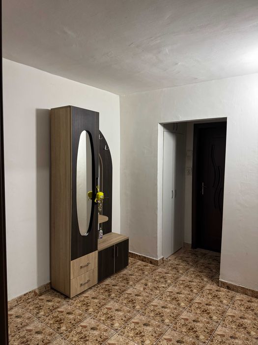 Inchiriez apartament cu 2 camere