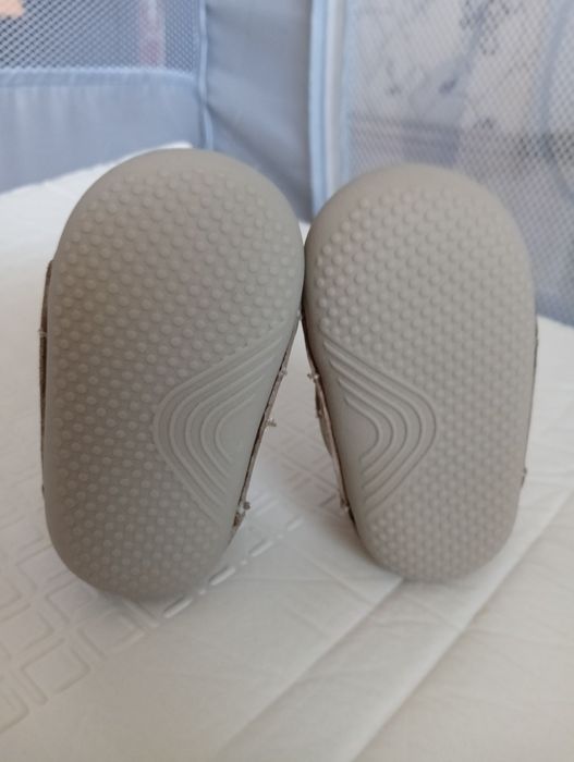 Модерни бебешки обувки за прохождане Barefoot в бежовоо