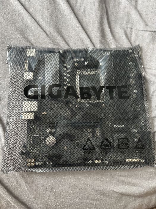 Placa de baza gigabyte a620m