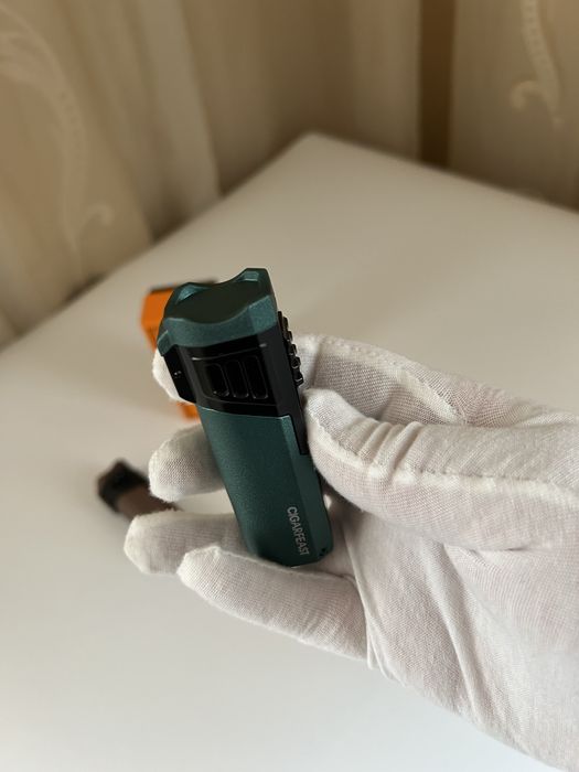 Запалка за пури с 4 турбо пламъка и пънч - 2 цвята