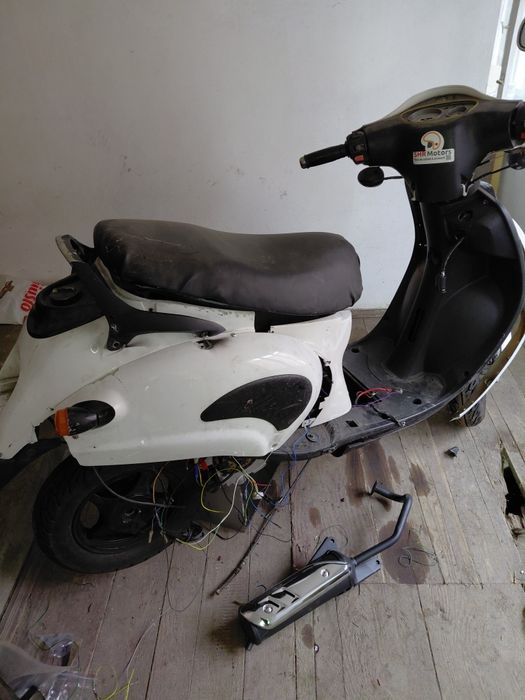 Dezmembrez scuter baotian  4T