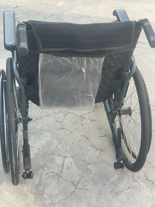 Продам новую инвалидную коляску