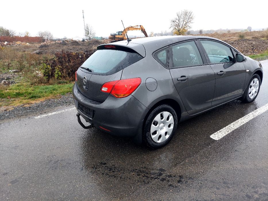 Vând Opel Astra J 1.4 benzina