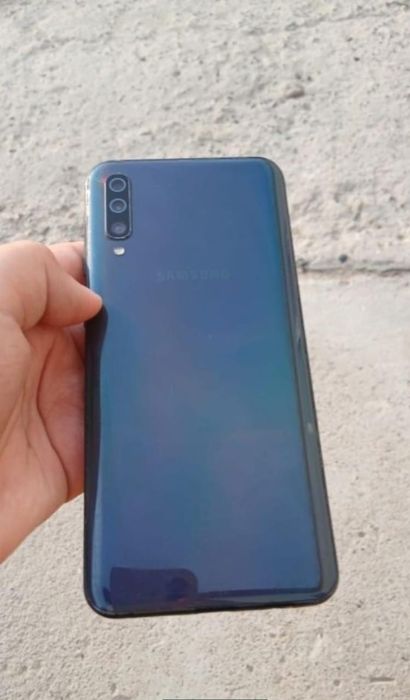 Продам телефон Samsung а50