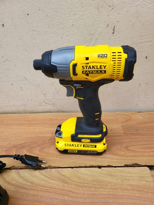 Mașină de insurubat cu impac Stanley  SFMCF800t