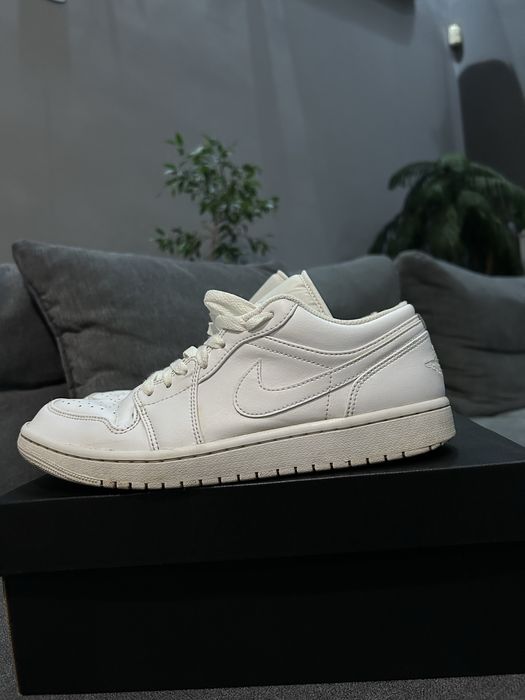 Jordan 1 Low triple white