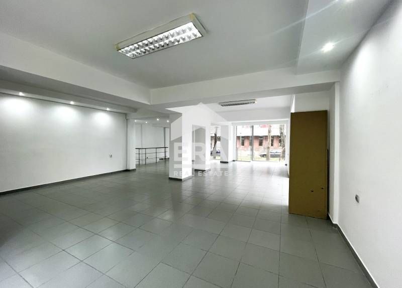 Дава се под наем Магазин в Кърджали, Център - 100 кв.м за 398.82 € - Снимка #5