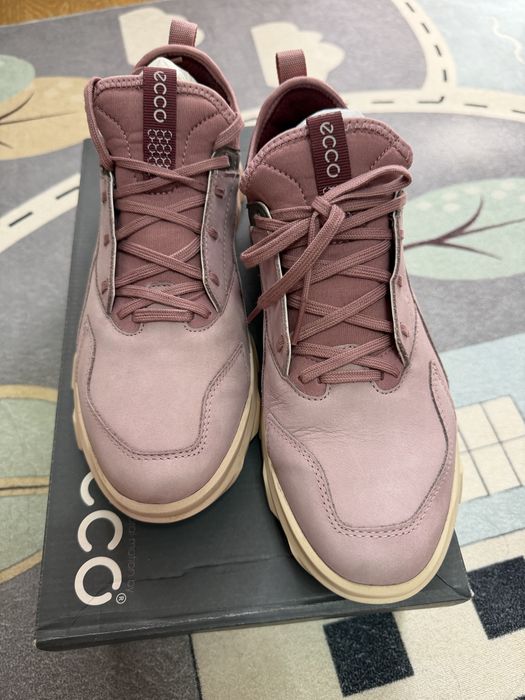 Кроссовки ECCO в отличном состоянии