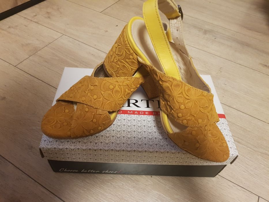 Елегантни сандали MARTINI