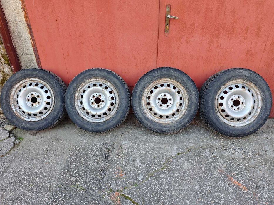 Гуми всесезонни с джанти за Мерцедес 205/65/16C марка Nexen