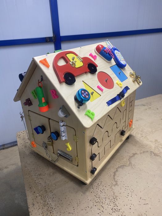 Бизиборд Домик из фанеры