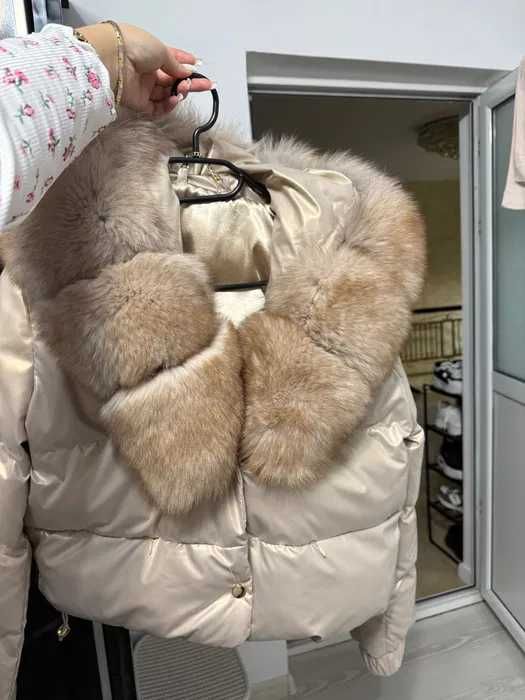 Продавам яке с естествена кожа.