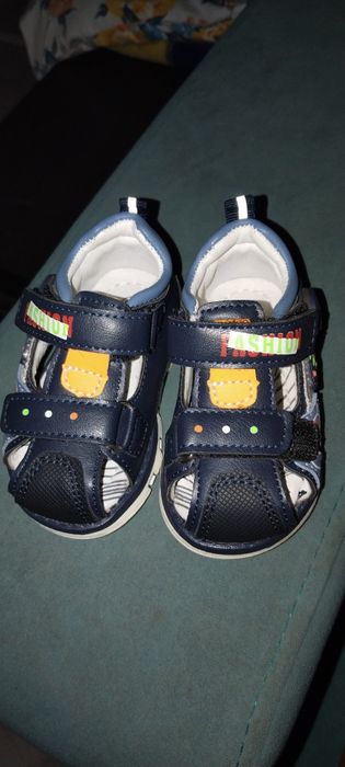 Сандали на малыша