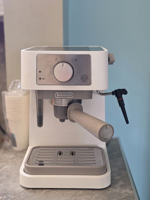 Еспресо машина De'Longhi Stilosa (EC260.W), бяла – отлично състояние