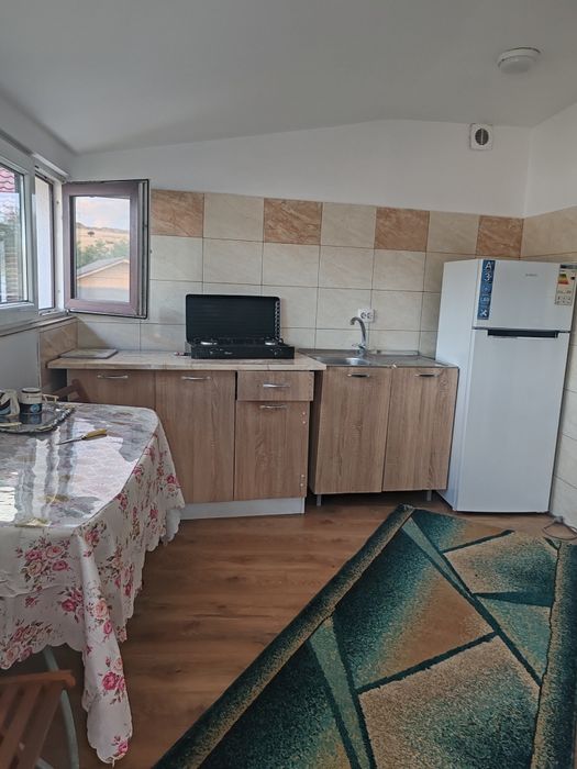 Dau in chirie ap 1 camera bucătărie și baie la et 1 la casa — fotografia 1