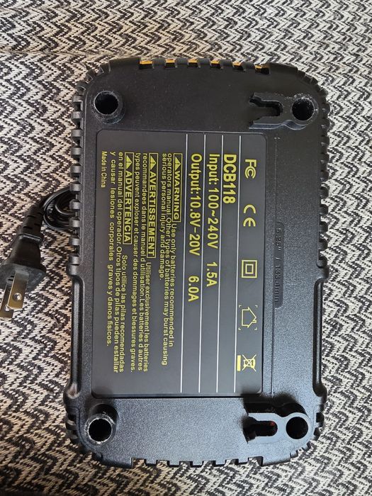 Быстрая зарядка на Dewalt аккумулятор. DSB 118 ,6A ,12v-20v