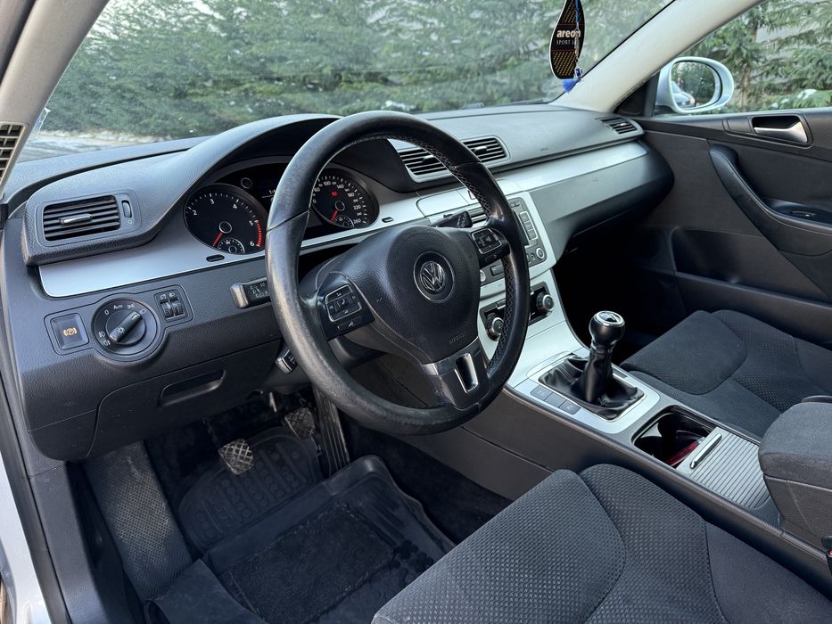 vw passat b6 2010 luna a 5 a 1.6 diesel proprietar de 3 ani