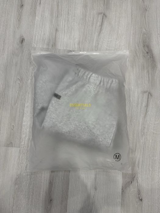 Essentials къси панталони