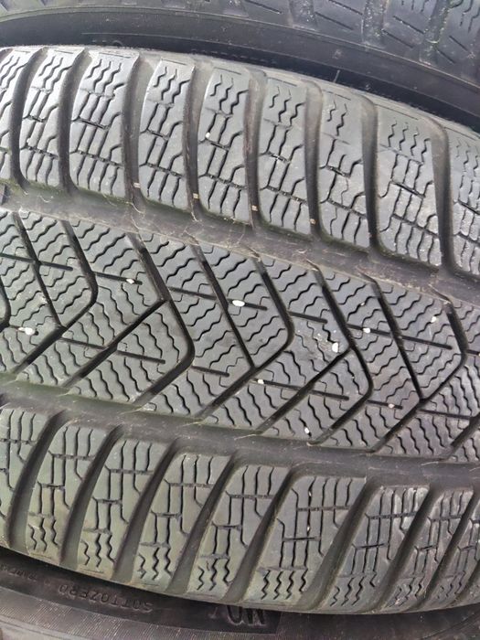 4 бр зимни 255/50/18 Pirelli