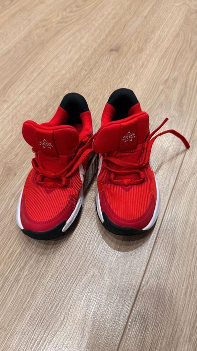 Продам кроссовки