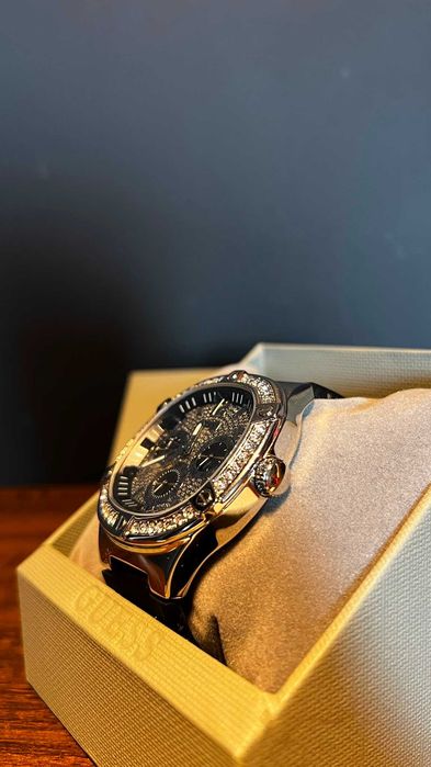 Ceas GUESS multi-functional, cristale