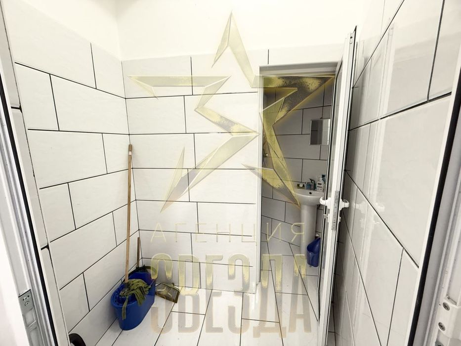 Дава се под наем Магазин в Пловдив, Център - 90 кв.м за 698.19 € - Снимка #3