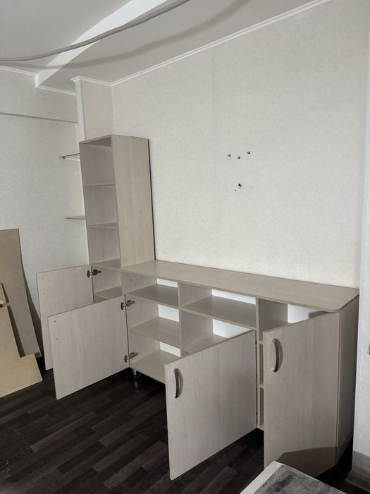 Продам шкаф и тумбы новый