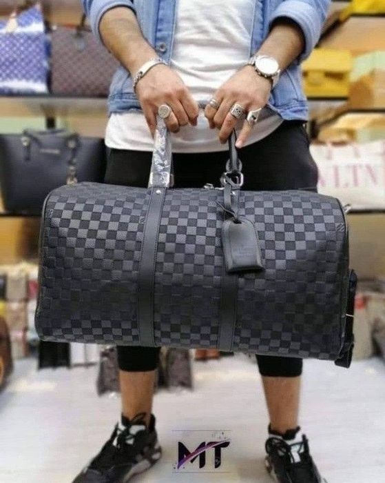Geanta voiaj,model unisex(dama si barbat,France,feronerie metalica inscriptionata,curea detasabila, saculet, etichetă