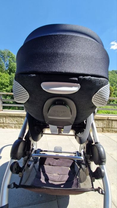 Mutsy EVO 3в1 и стол за кола Cybex T i-size