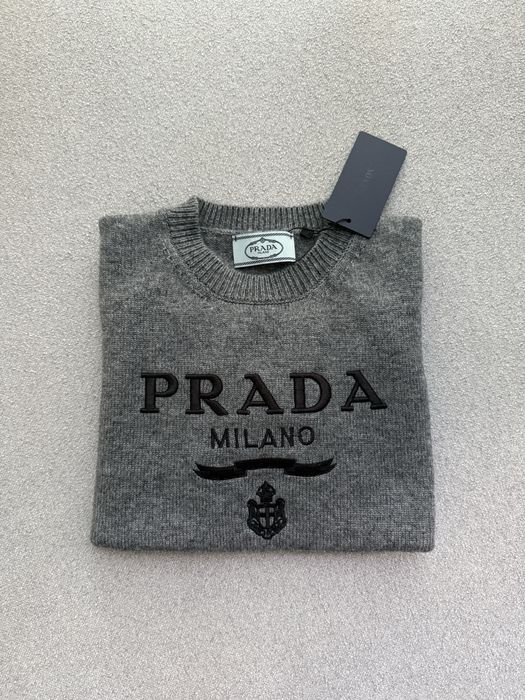 Продам кофту женскую Прада