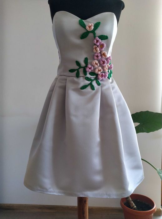 Рокля " люляк" с ръчно плетени цветя