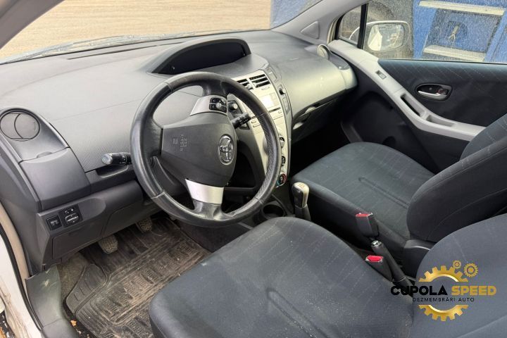 Aripa fata stanga cod culoare 068 Polar White Toyota Yaris XP9 [2005