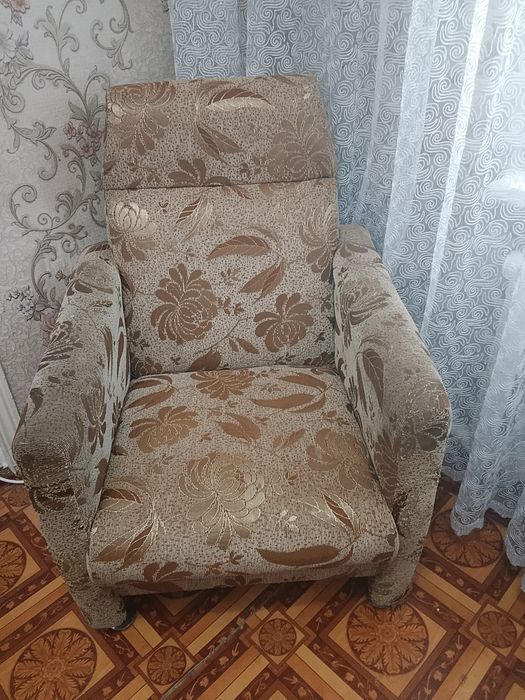 Продам 2 кресла б/у не дорого