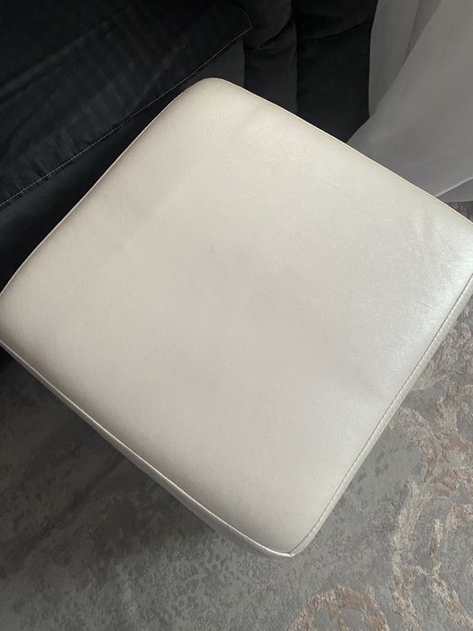 Продам пуфик цвет айвори